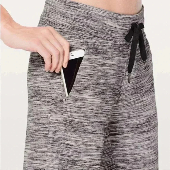 LULULEMON Ready To Rulu Pant Space Dye Camo Black White Size 8 - Picture 3 of 15